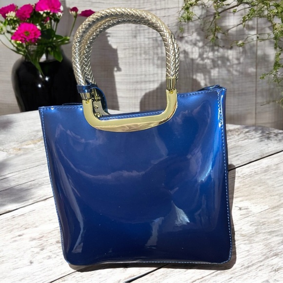 Stunning Blue Boutique Crossbody Bag strap is inside the bag brand new!! NWT! - Picture 2 of 4